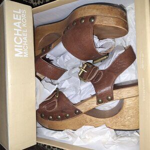 Michael Kors wood and brown leather sandals 6 1/2m.